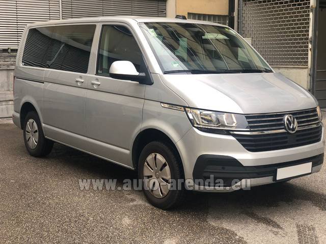 Transfer from Prague to Vienna by Volkswagen Caravelle car